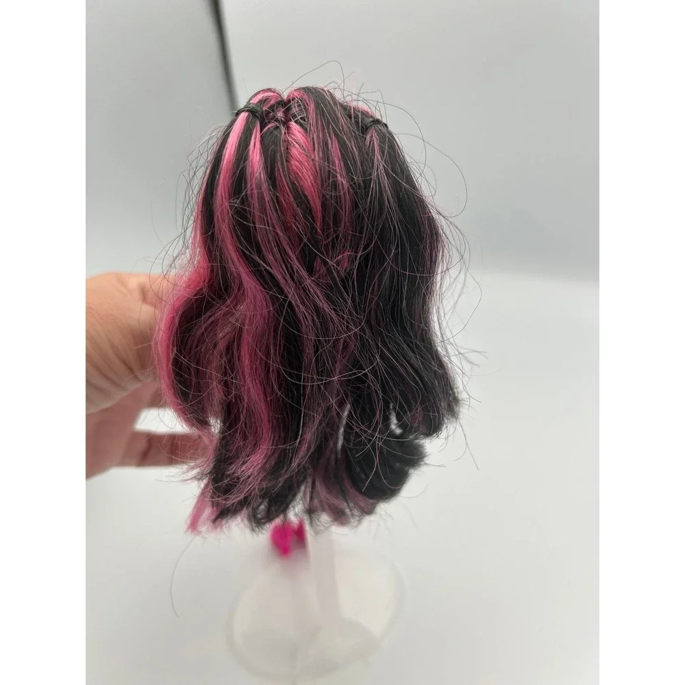 Monster High Creepateria Draculaura fashion doll